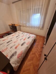 bedroom, double bed, desk, erasmus, impulse,